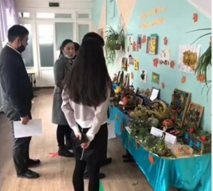 “Күз сыйы” тақырыбында күзгі қолөнер көрмесі. Выставка осенних поделок на тему "Дары осени".